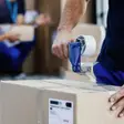 Un producător și-a schimbat ambalajul pentru a reduce costurile de transport. Economia nu a venit din material, ci din dimensiuni