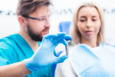 Ce trebuie să știi înainte de un tratament cu implant dentar