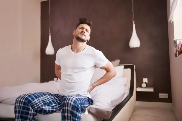 5 semne că hernia de disc necesită consultul unui neurochirurg